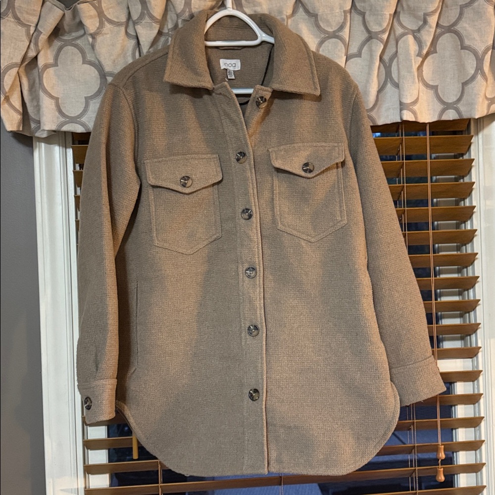 NOA Shacket Waffle Texture with front chest pockets/side pockets, size Small.